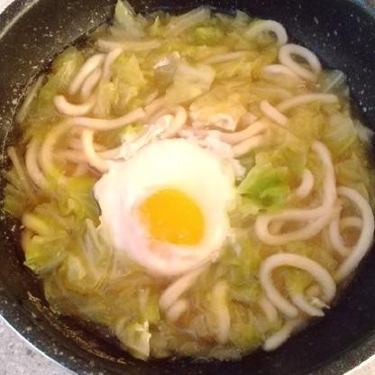 うどんにキャベツって思った以上に美味しかったです♥️白菜のイメージだったのですが、そろそろ白菜は時期外れなのでキャベツの方が手に入りやすいし美味しいですね♥️